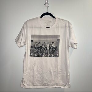 Friends T-shirt - Size M